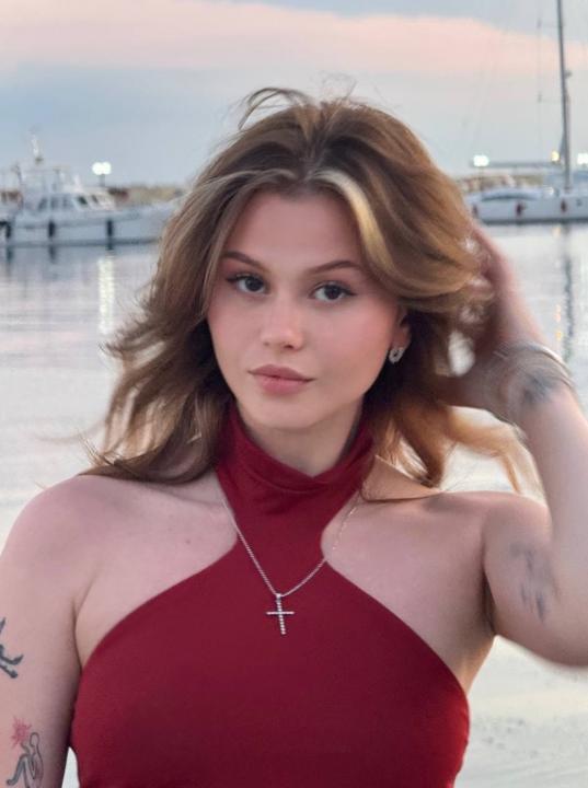 Webcam chat profile for MelissaMell111: Outfits