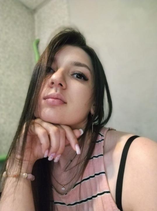 Webcam chat profile for BusinkaX: Legs, feet & shoes