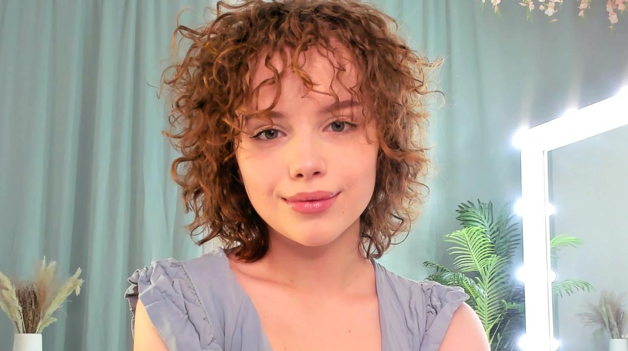 Webcam chat profile for GabiAddams: Legs, feet & shoes