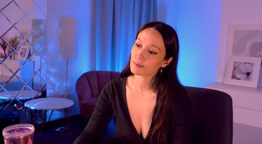 Webcam chat profile for AgnesGoddes: Legs, feet & shoes