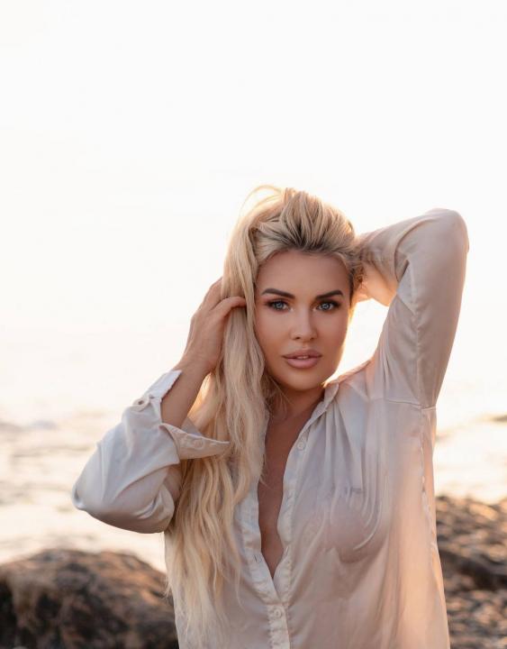 Webcam chat profile for 000Lili: Leather