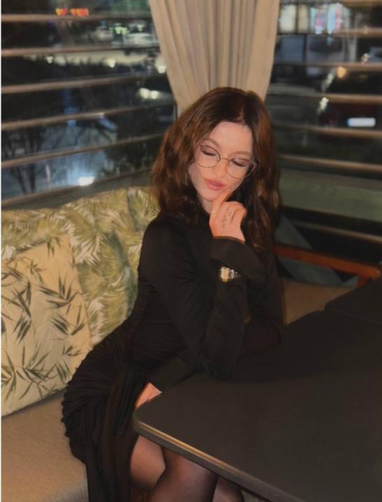 Webcam chat profile for Lunna: Ask about my Hobbies