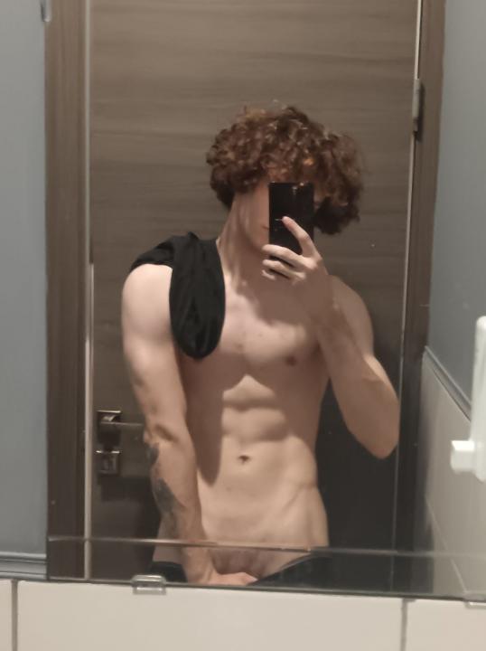 Webcam chat profile for TommyJamm: Exhibition