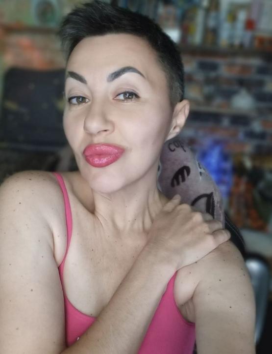 Webcam chat profile for Tianna33: Dancing