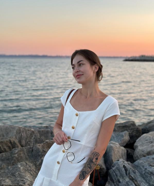 Webcam chat profile for KiraMellow: Dancing