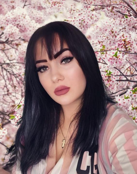 Webcam chat profile for Kossandraa1: Nails