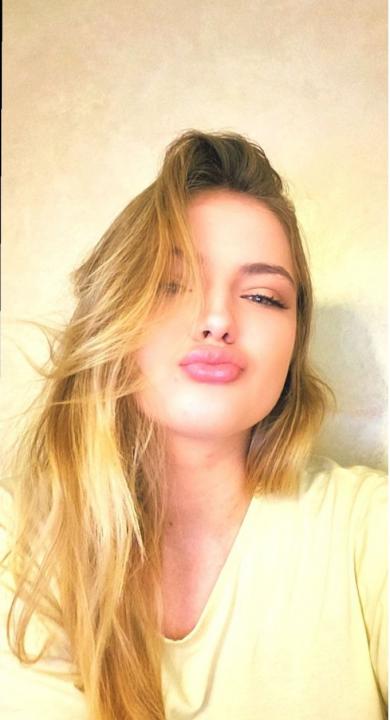 Webcam chat profile for SweetRinaKiss: Outfits