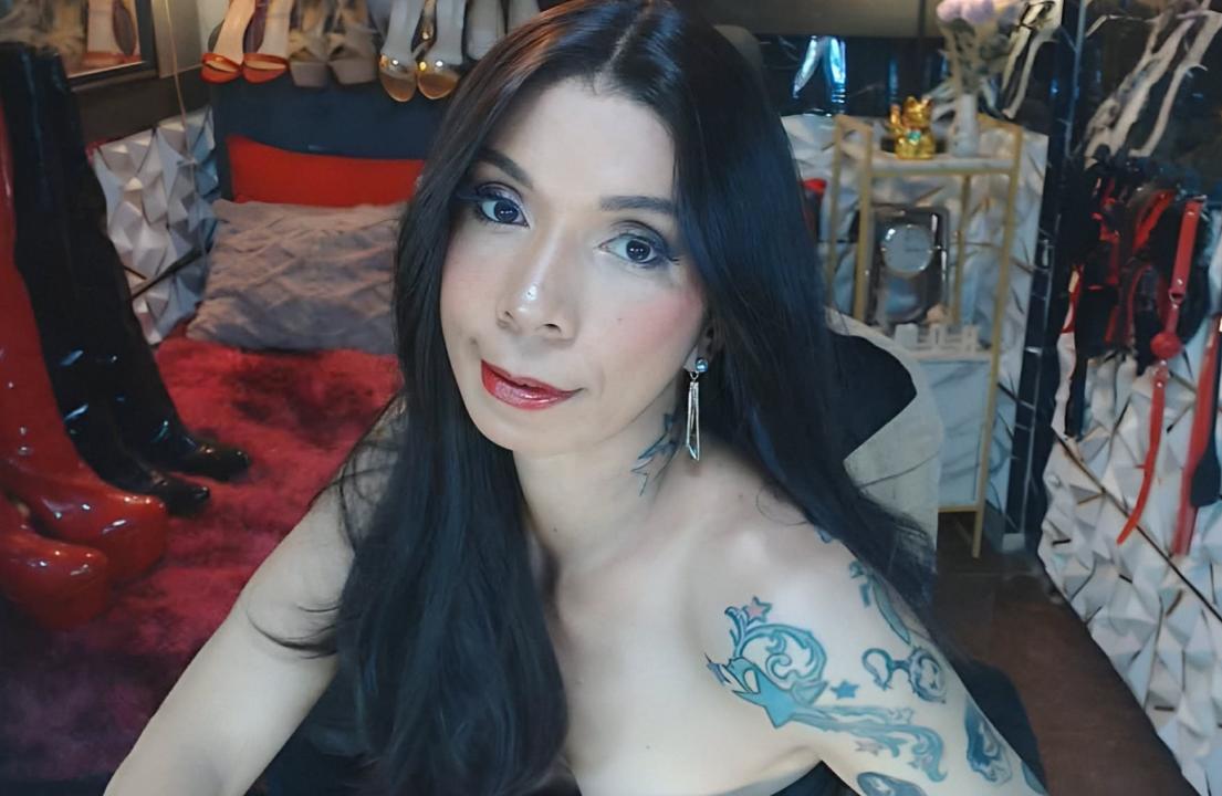 Webcam chat profile for CELINAFOX: Dominatrix