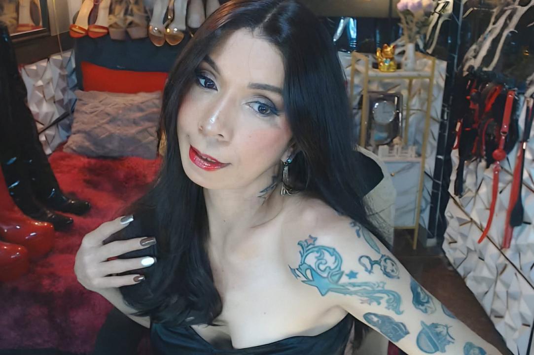 Webcam chat profile for CELINAFOX: Dominatrix