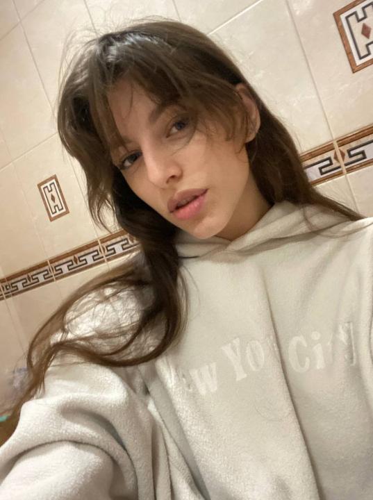 Webcam chat profile for Nyrbany: Ask about my Hobbies