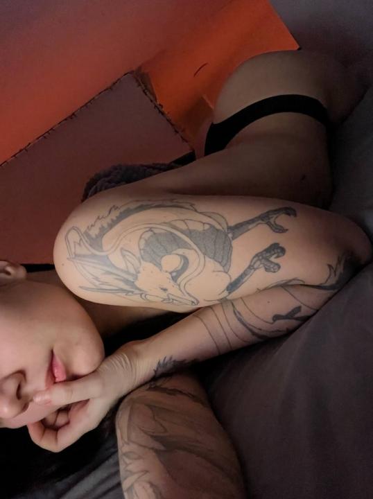 Webcam chat profile for KellyWoods: Leather