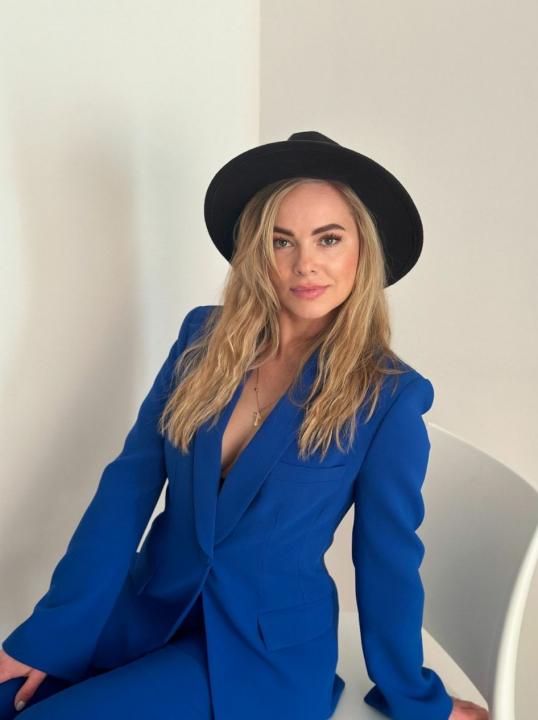 Webcam chat profile for Rebella: Ask about my Hobbies