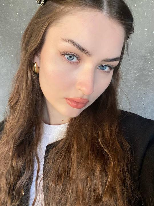 Webcam chat profile for LissieVibes: Leather