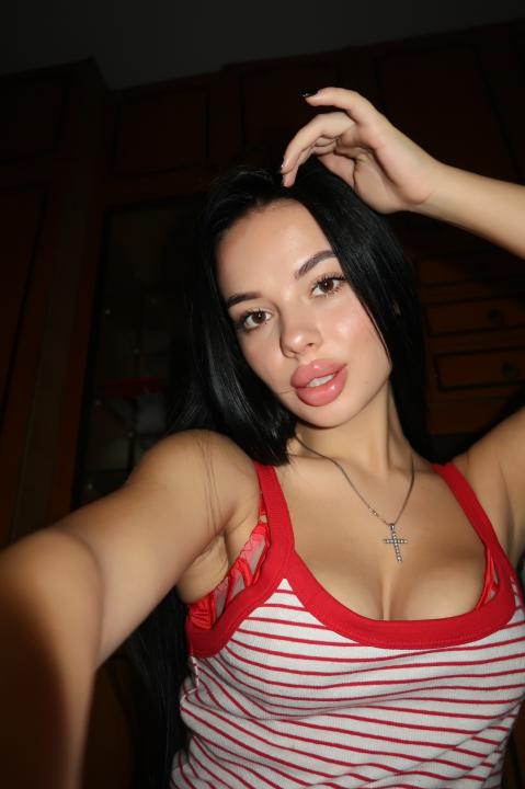 Webcam chat profile for Kaelis: Ask about my Hobbies