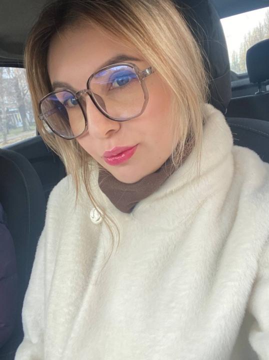 Webcam chat profile for Evadine: Ask about my Hobbies