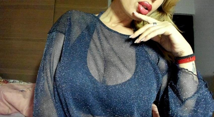 Webcam chat profile for MeMarrisson: Kissing