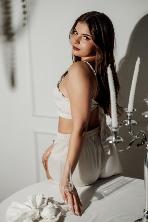 Webcam chat profile for AdellBeautiful: Legs, feet & shoes