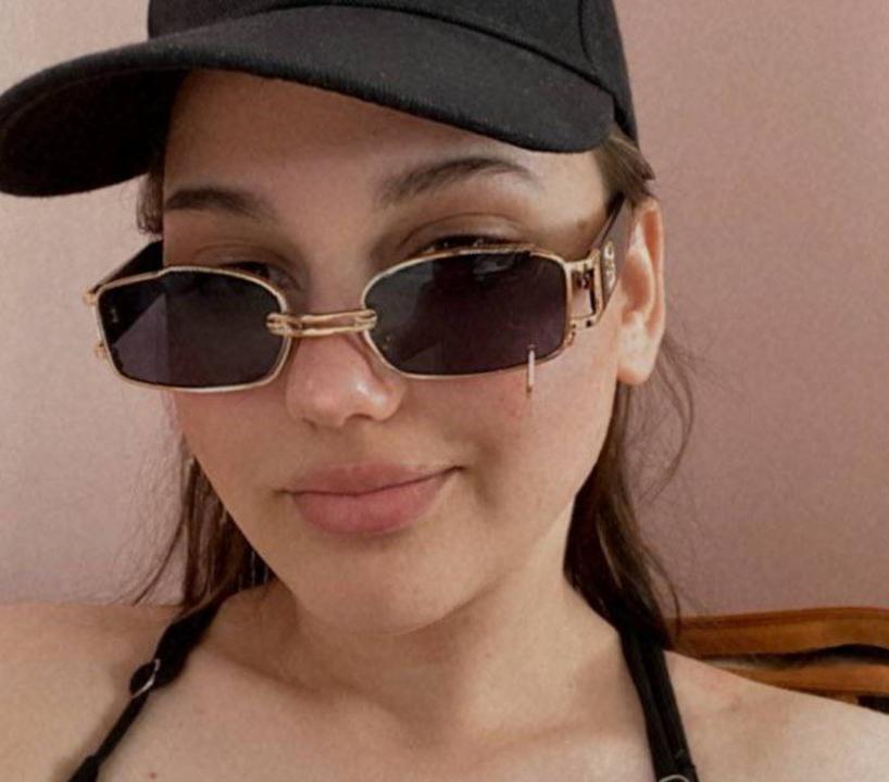 Webcam chat profile for LoraLove: Legs, feet & shoes