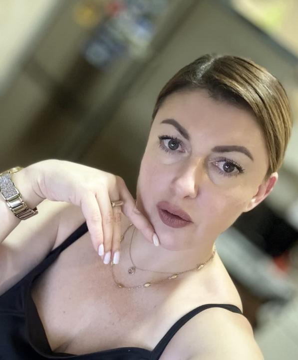 Webcam chat profile for JiolitaLover: Legs, feet & shoes