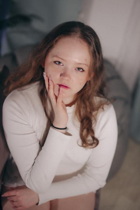 Webcam chat profile for YenneferLitt: Legs, feet & shoes