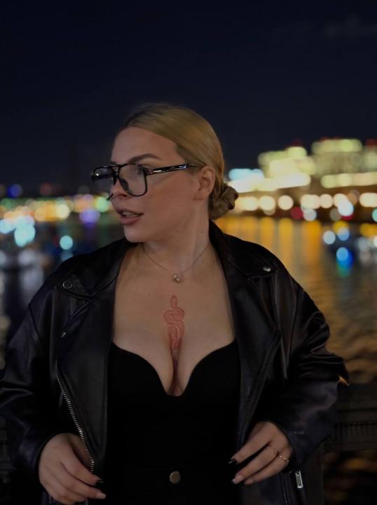 Webcam chat profile for DianaRenee: Nails