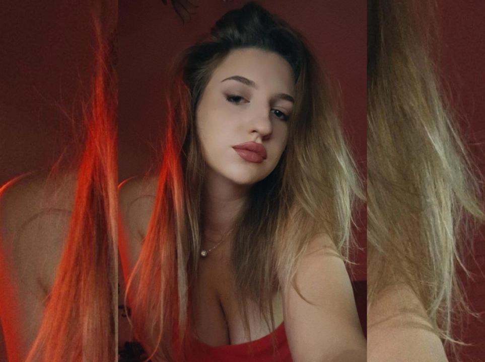 Webcam chat profile for Therapyx: Outfits