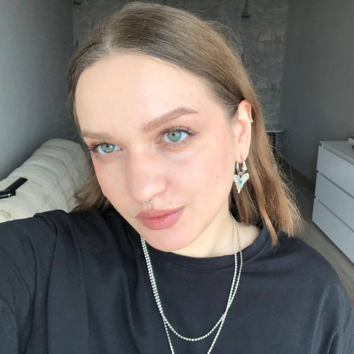 Webcam chat profile for JennyGo: Outfits