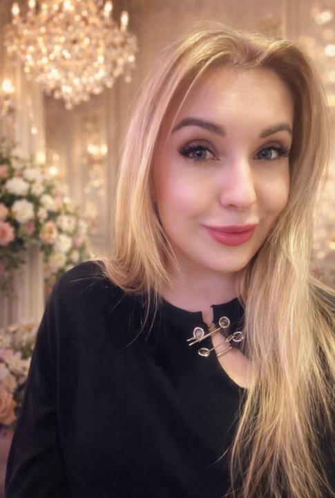 Webcam chat profile for Evadine: Ask about my Hobbies