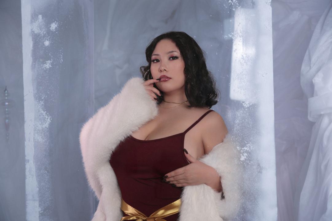 Webcam chat profile for SuaKimoto: Legs, feet & shoes