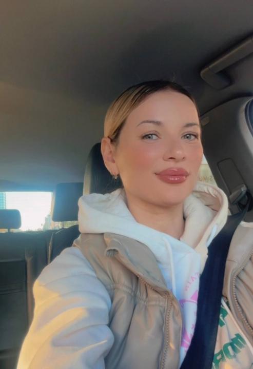 Webcam chat profile for 1Dominika: Sports