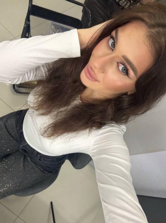 Webcam chat profile for LunaHills: Travel