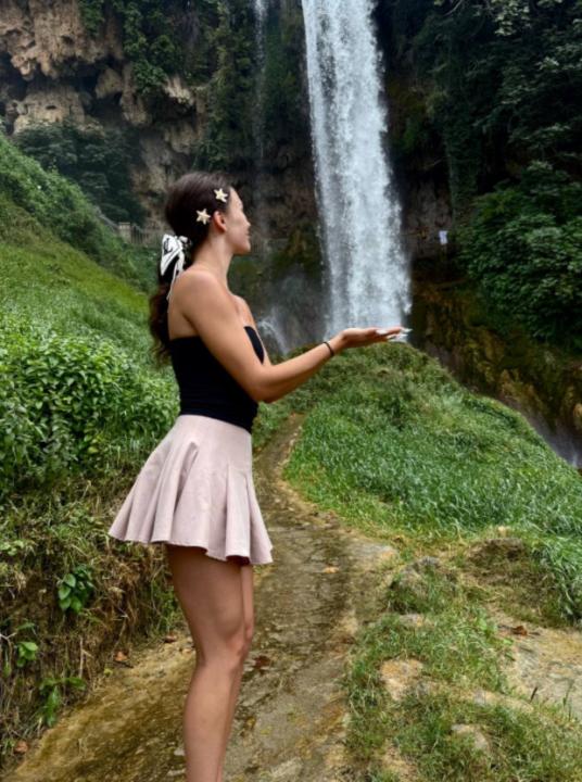 Webcam chat profile for LunaHills: Travel