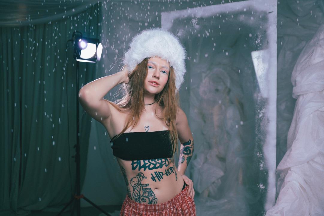 Webcam chat profile for CassieEvansson: Legs, feet & shoes