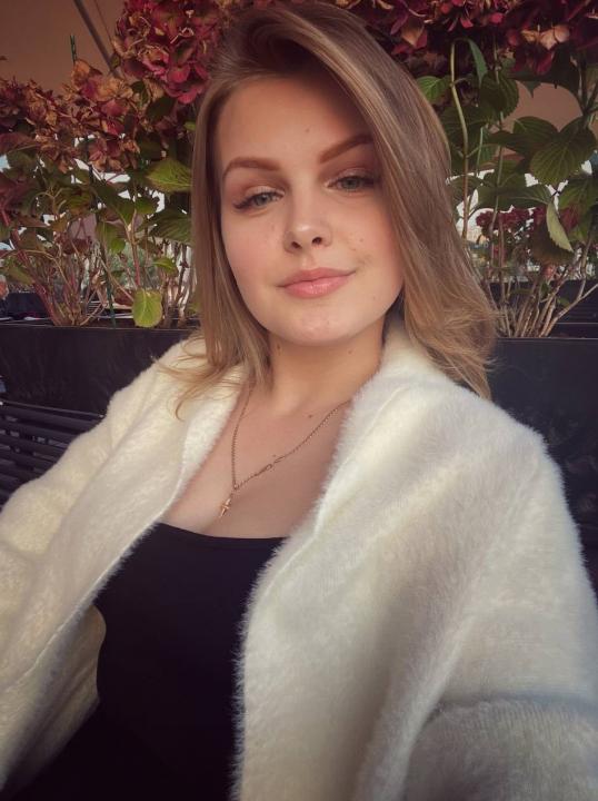 Webcam chat profile for Liutik: Ask about my Hobbies