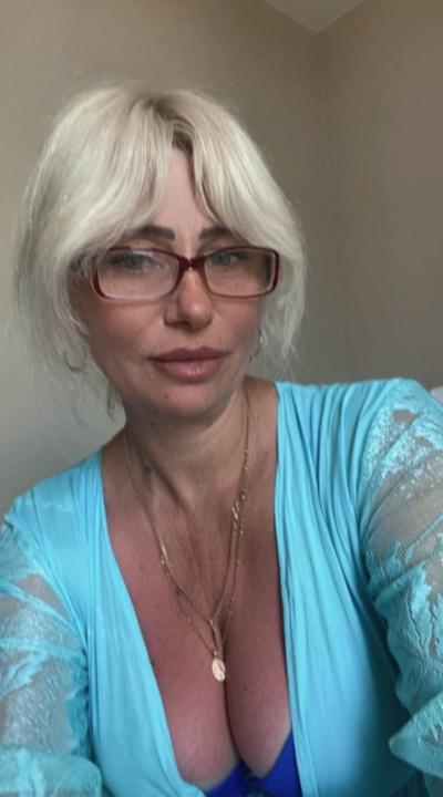 Webcam chat profile for 1Esmeralda: Ask about my Hobbies