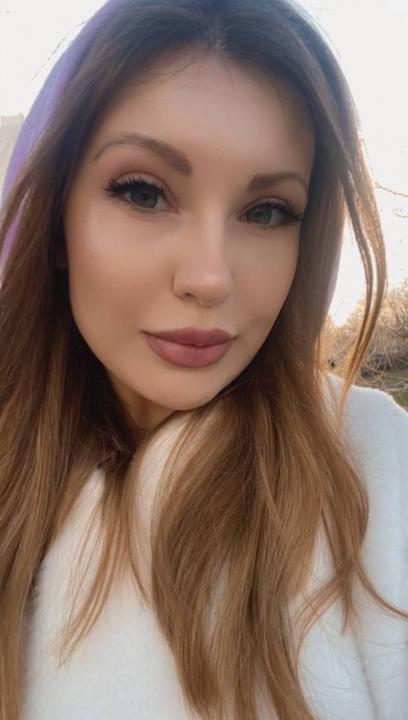 Webcam chat profile for Evadine: Ask about my Hobbies