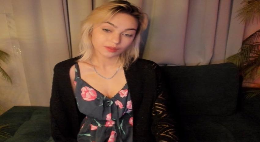 Webcam chat profile for AlysiaSun: Legs, feet & shoes