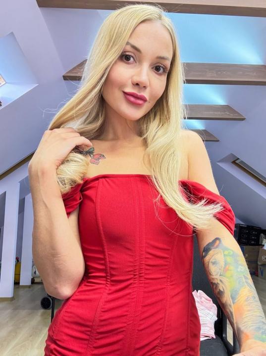 Webcam chat profile for BoxingGirlX: Leather