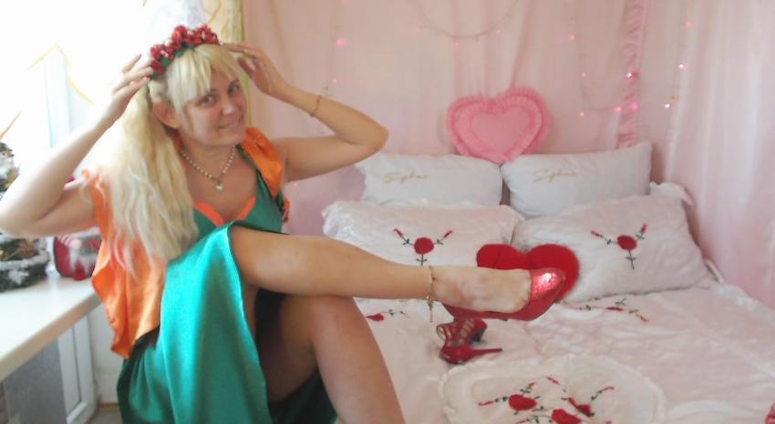 Webcam chat profile for milkymilkees: Leather