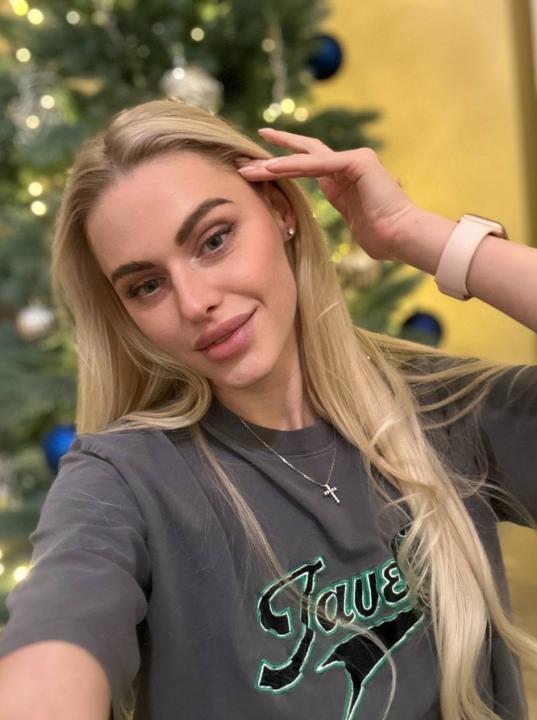 Webcam chat profile for KrisLove1: Cooking