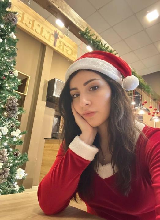 Webcam chat profile for Ellisol: Legs, feet & shoes