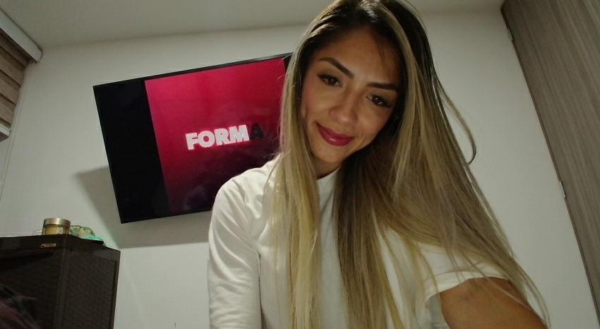 Webcam chat profile for Mia02: Exhibition