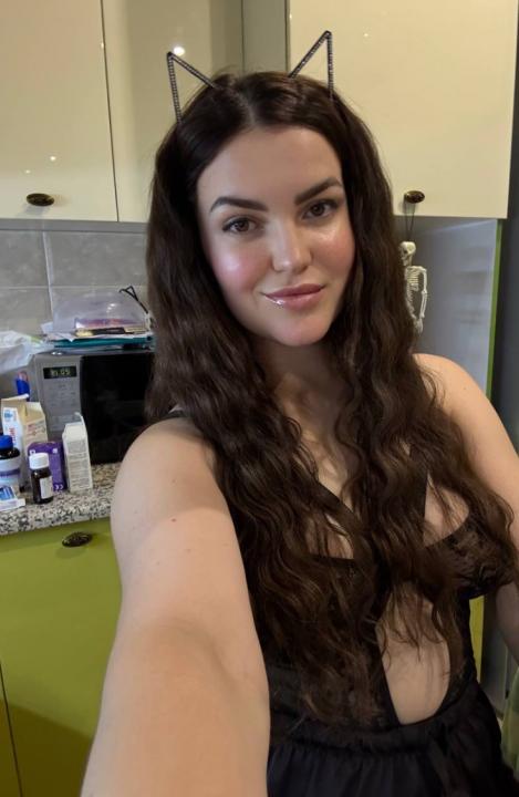 Webcam chat profile for Estel5e: Ask about my Hobbies