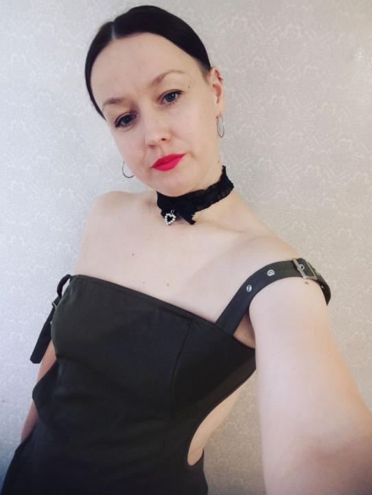 Webcam chat profile for SweetAngelaGirl: Outfits