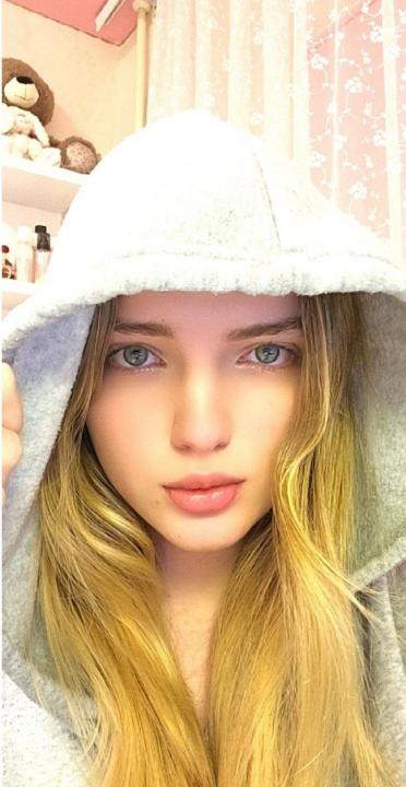 Webcam chat profile for SweetRinaKiss: Outfits