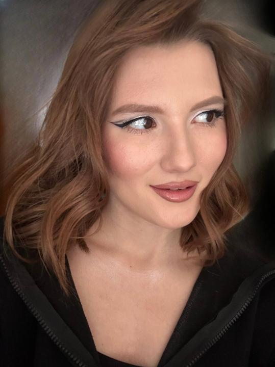 Webcam chat profile for EnchantingSiren: Ask about my Hobbies