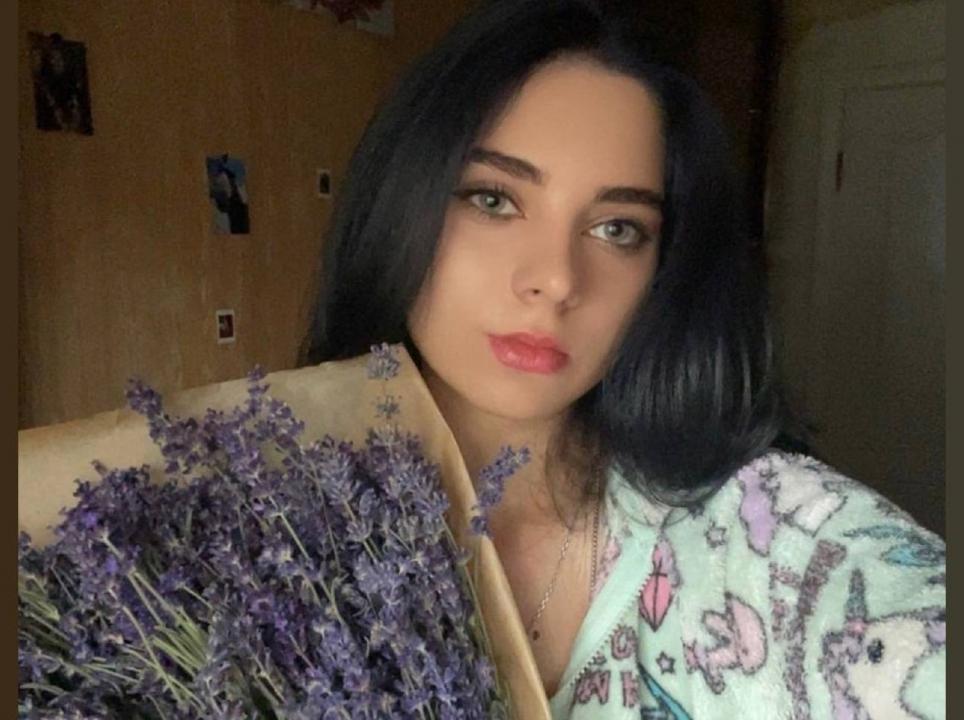 Webcam chat profile for Rietel: Piercings & tattoos