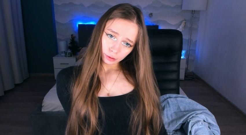 Webcam chat profile for AmiWaine: Kissing