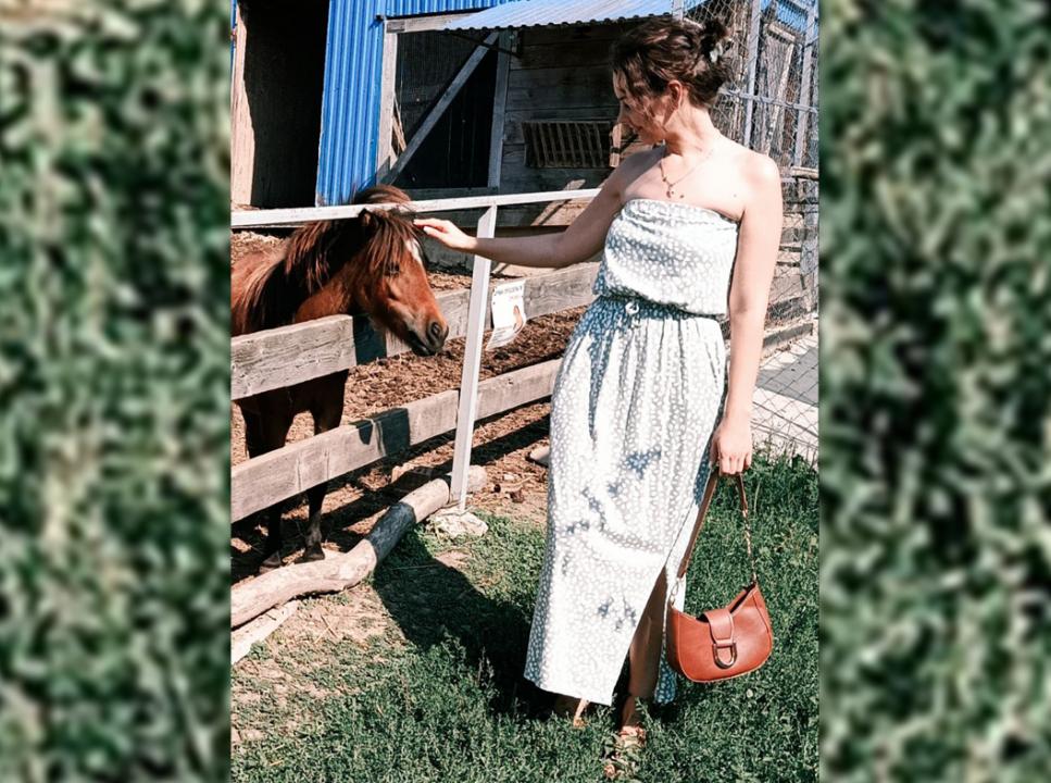 Webcam chat profile for PetLilFairy: Legs, feet & shoes