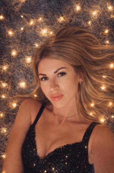 Webcam chat profile for LikaBelle: Dancing